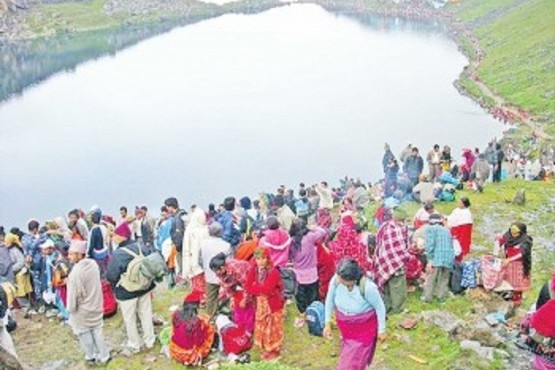 Devotees in Gosaikunda